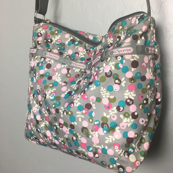 💋SOLD💋 lesportsac Crossbody Bag Floral Pink Grey - Picture 2 of 8